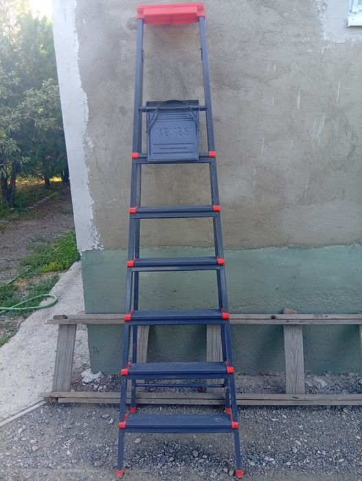 Стремянка складная