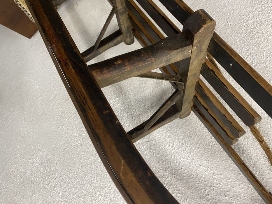 Стара френска шейна от масивно дърво и ковано желязо