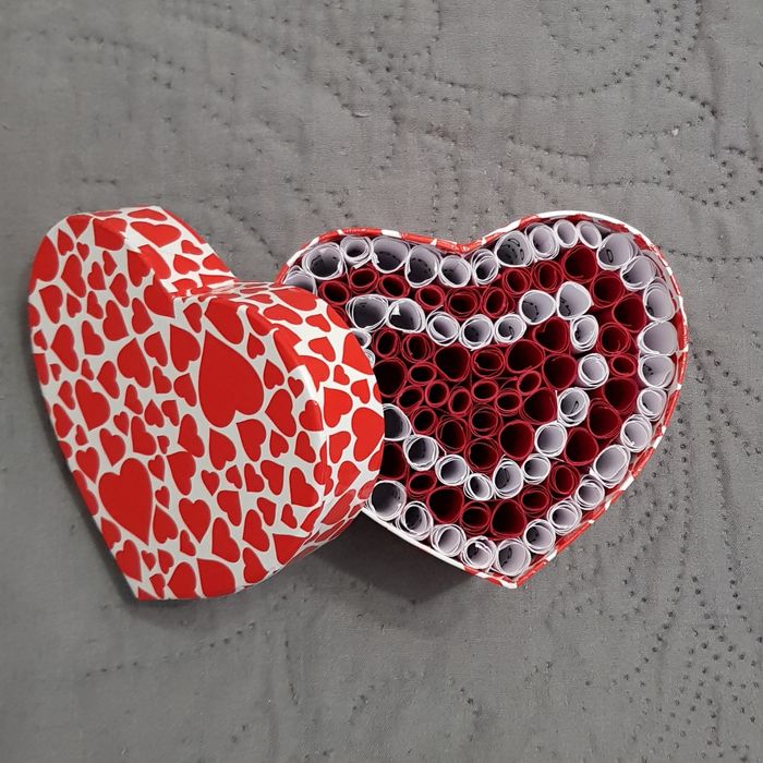 Кутия Обичам те на 100 езика/101 причини да те обичам за нея или него