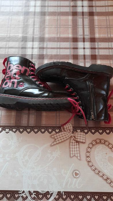 Детски лачени боти на марката Бенетон