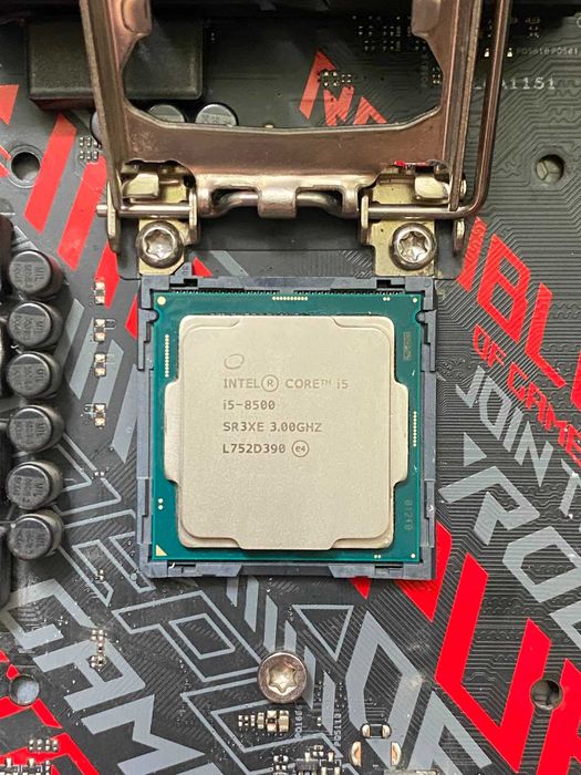 KIT Placa de baza ROG STRIX B360-G GAMING + Intel Core i5-8500