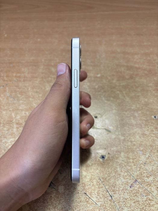 Продам айфон 12 IPhone 12