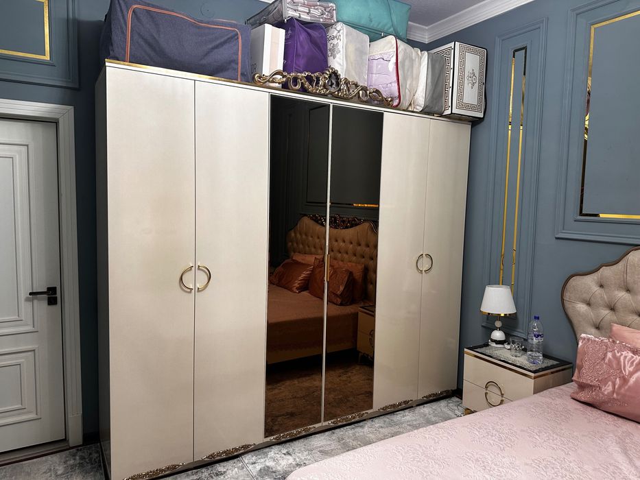 Продается спальный гарнитур