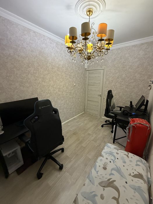 Продается 2 х  комнатная  с 1 го этажа. квартира с ремонтом и с мебель