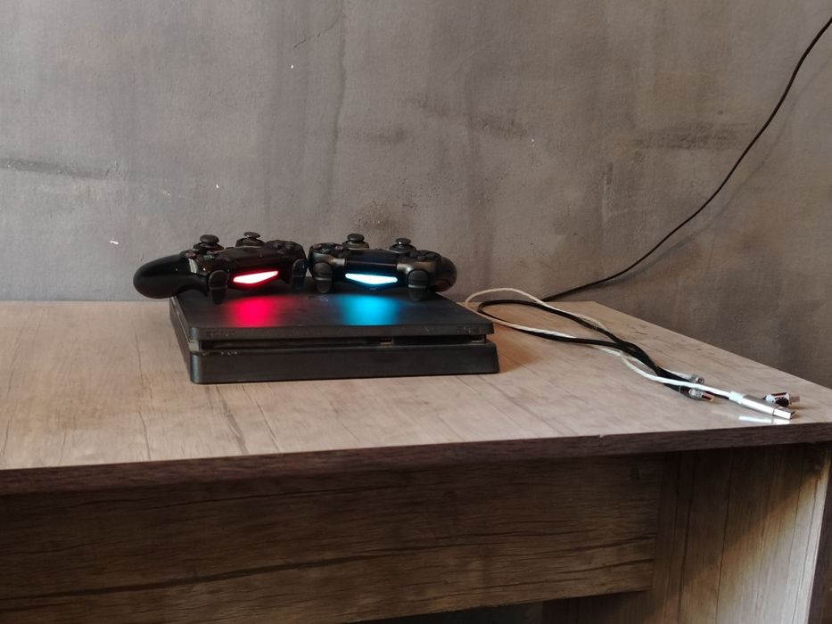 Play station 4 sotiladi