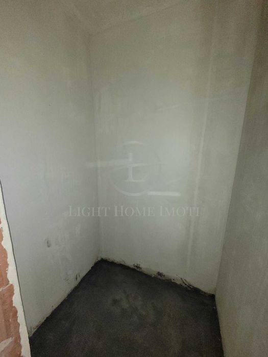 Реф. 2725 Тристаен Просторен Апартамент с Двор