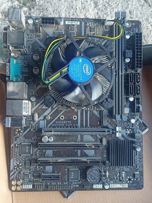 Vand o placa video si doua placi de baza pc