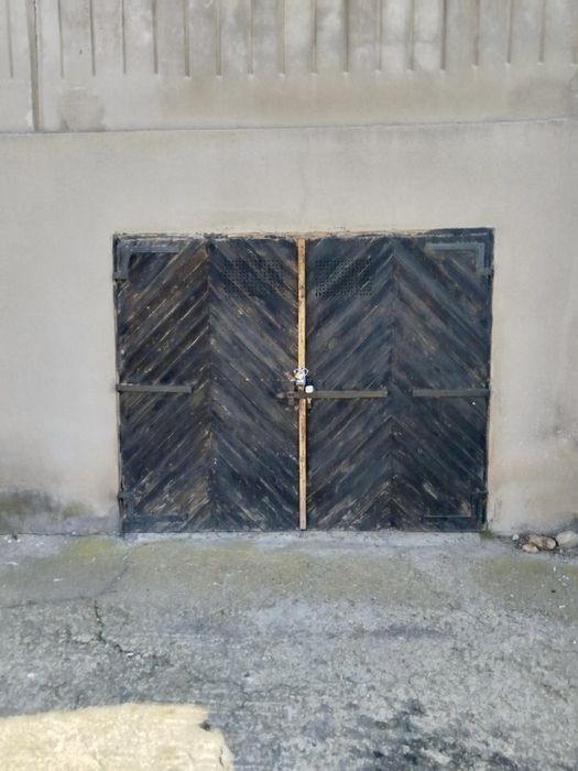 Продавам гараж 26.43 кв.м. (бл. 40), гр. Казанлък, ж.к. Изток