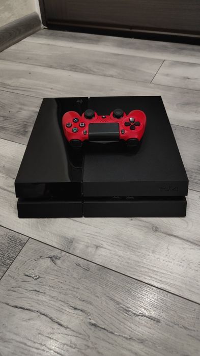 PlayStation 4 ( Ps4) + controller