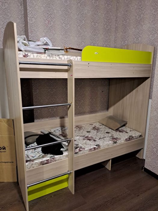 Продаю двухярусную кровать