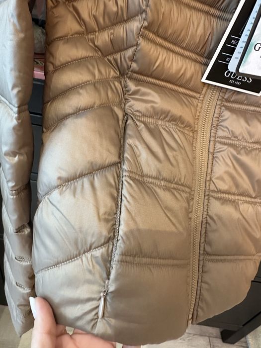 Олекотено дамско яке Guess две лица