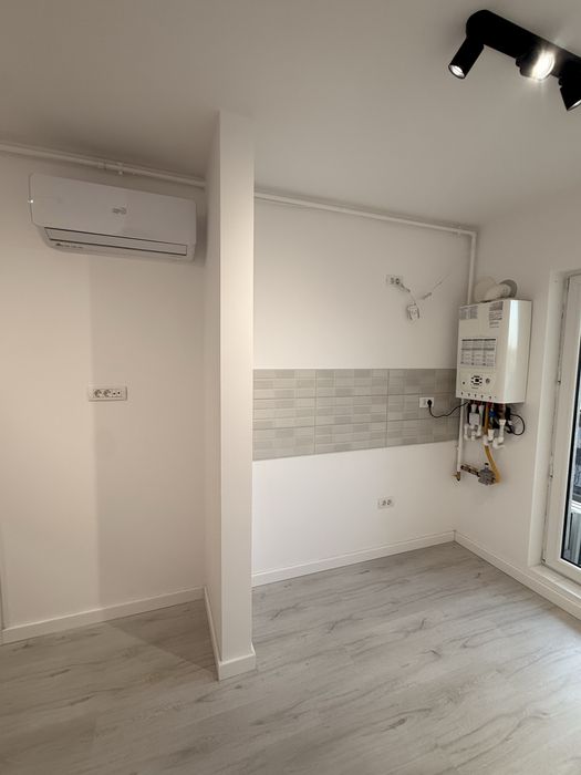 Inchiriez studio nemobilat cu parcare subterana Biruinței 81