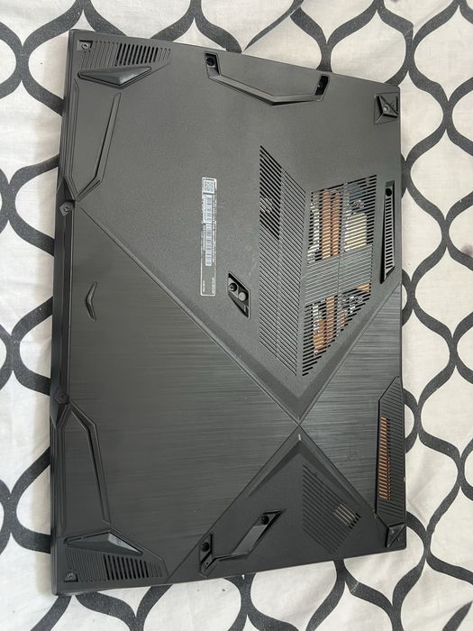 Геймърски лаптоп MSI GF63 4050