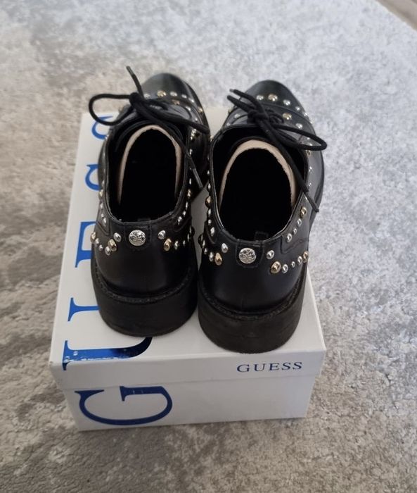 Кожени обувки Guess