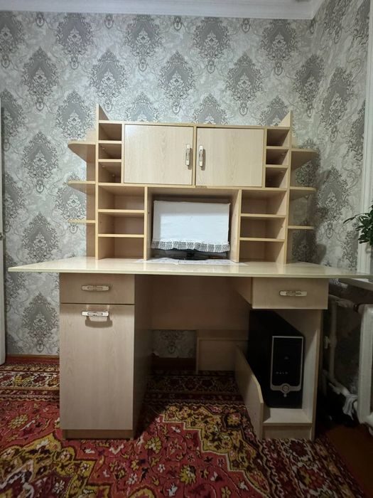 Письменный стол ЛДСП холати яхши.