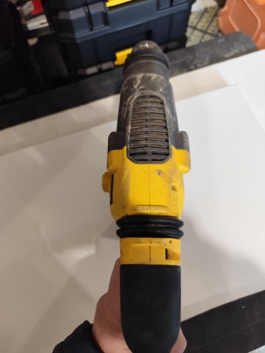 Коледна цена перфоратор къртач Девалт DeWALT DCH323 54V