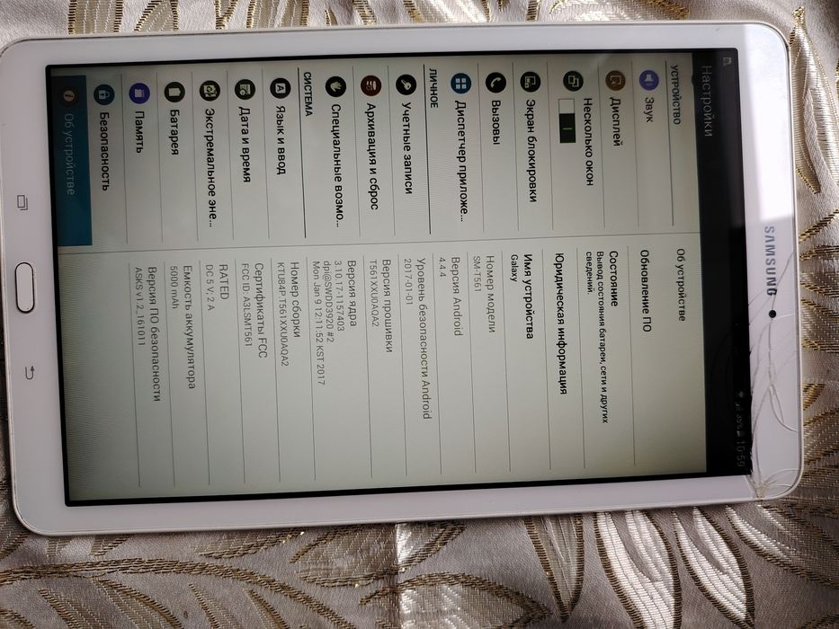 Planshet Samsung smt561 sotiladi