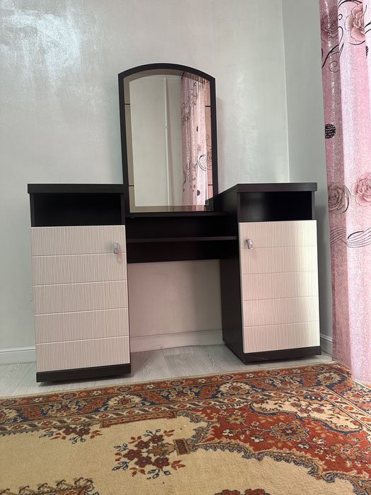 Туалетный столик