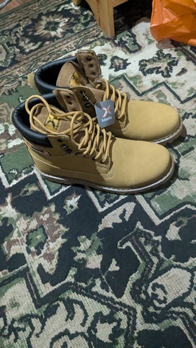 Продается новые мужские зимние сапоги