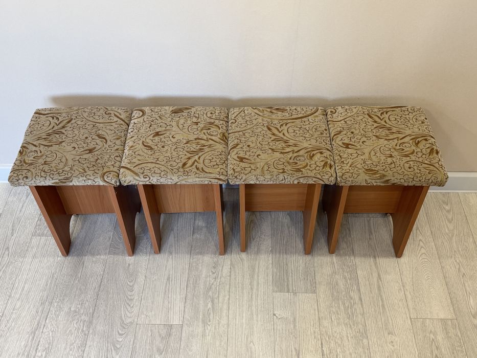 Продам стол и табуретки