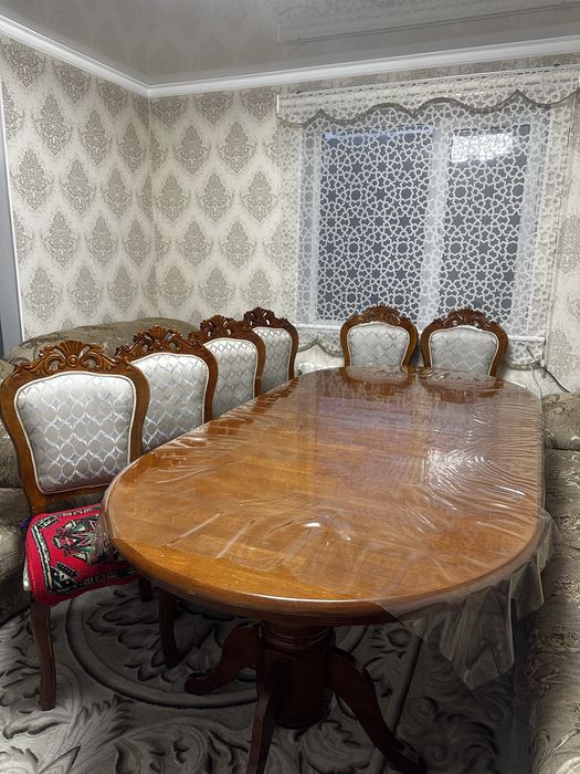 Раскладной стол со стульями