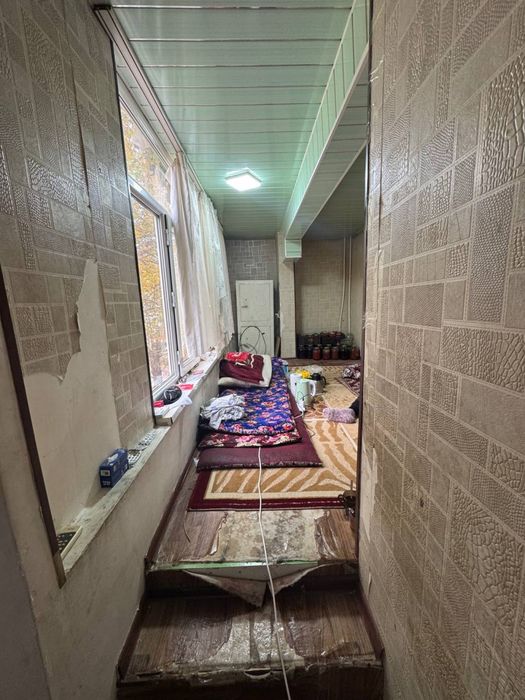 сотилади 2 хона 2 этаж коракамиш 2/4