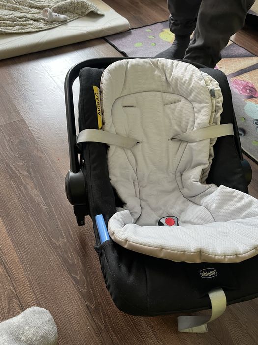 Vand scoica auto Chicco