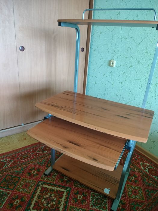 Стол компьютерный
