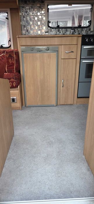 Kаравана Lunar Ultima, 4 местна