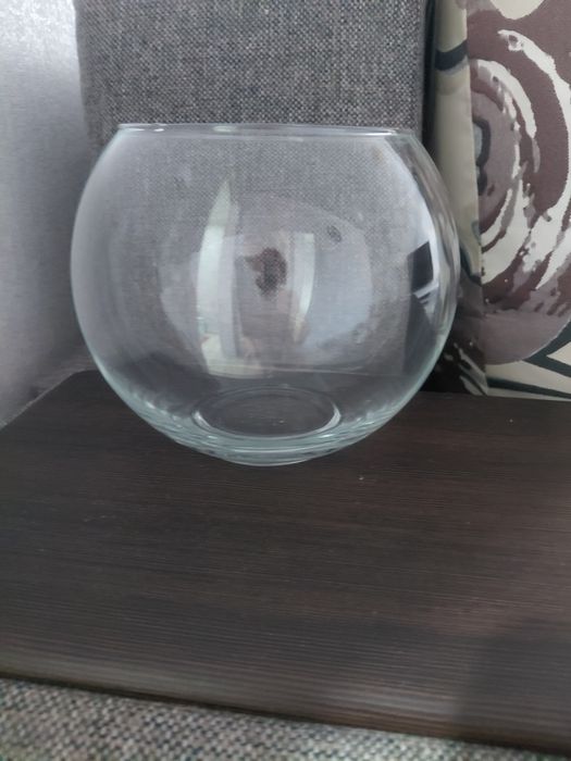 Продам стеклянные вазы.