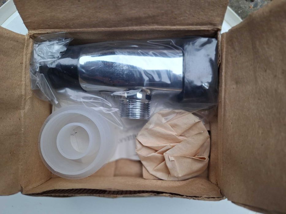 Промивен кран за тоалетна или писоар