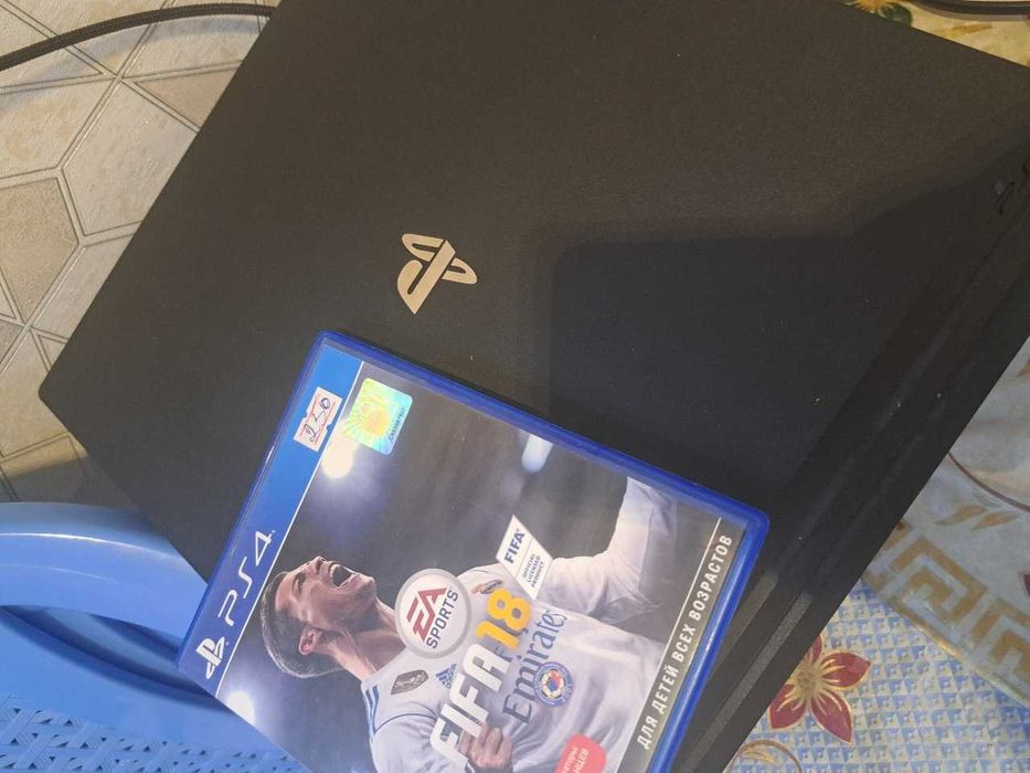 Игровая приставка PS4