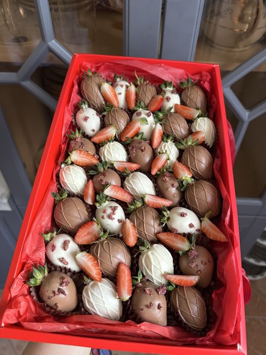 Клубничные букеты