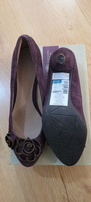 Продам новые туфли Clark's