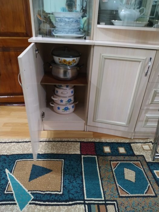 Горка для посуды светлая и 2 шифоньера-купе акрил