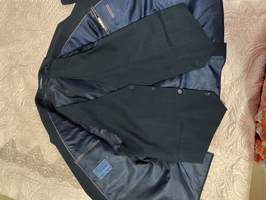 Мужские костюмы