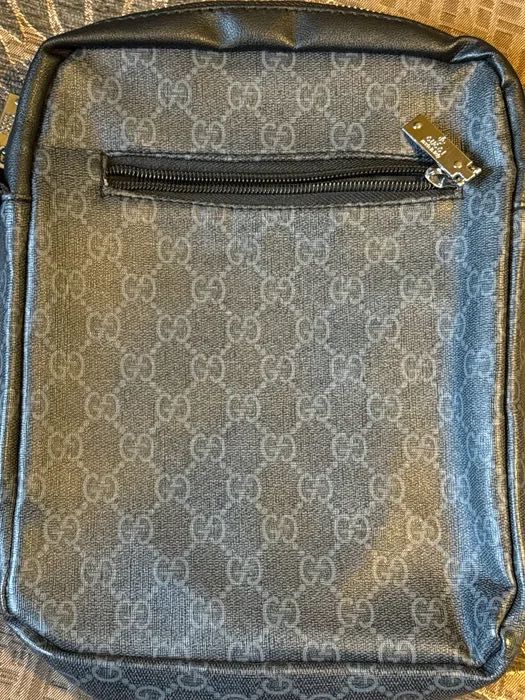 луксозна мъжка кожена чантичка GUCCI