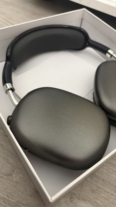 Vand casti AirPods max noi