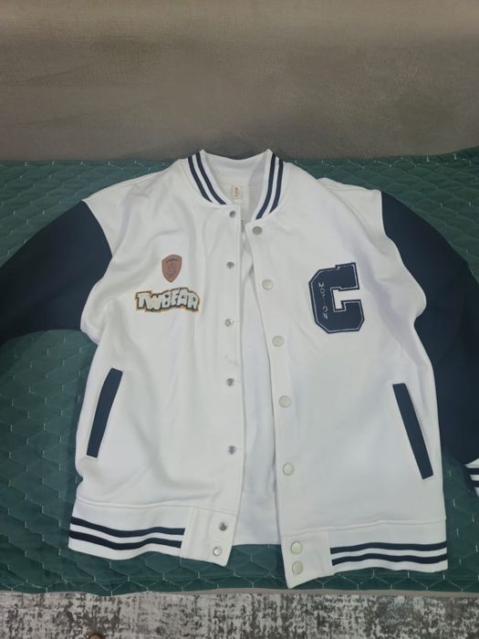 Продам бомбер теплый.