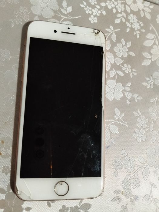 Продам  IPhone 8