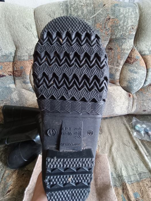 Продам резиновые сапоги