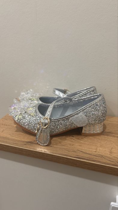 Продам детские туфли