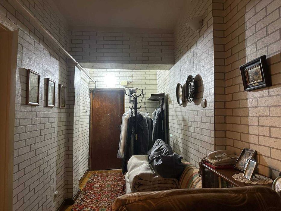 ПРОДАЕТСЯ 2/2/9 87м2 на: Ул. Буюк Турон