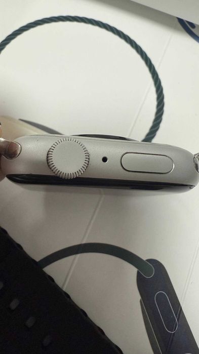 Apple Watch SE(2nd Gen)44 mm sotiladi!Bonusiga orginal 4ta remeshog!