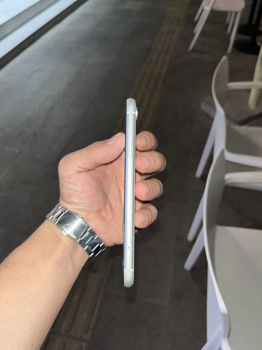 Iphone x r sotiladi