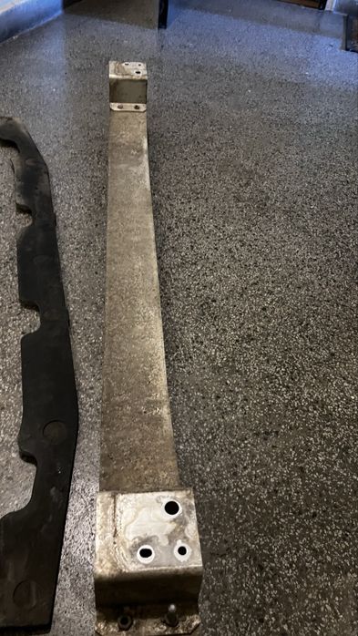 Продавам задна греда за броя от Toyota Rav4 III (XA30)