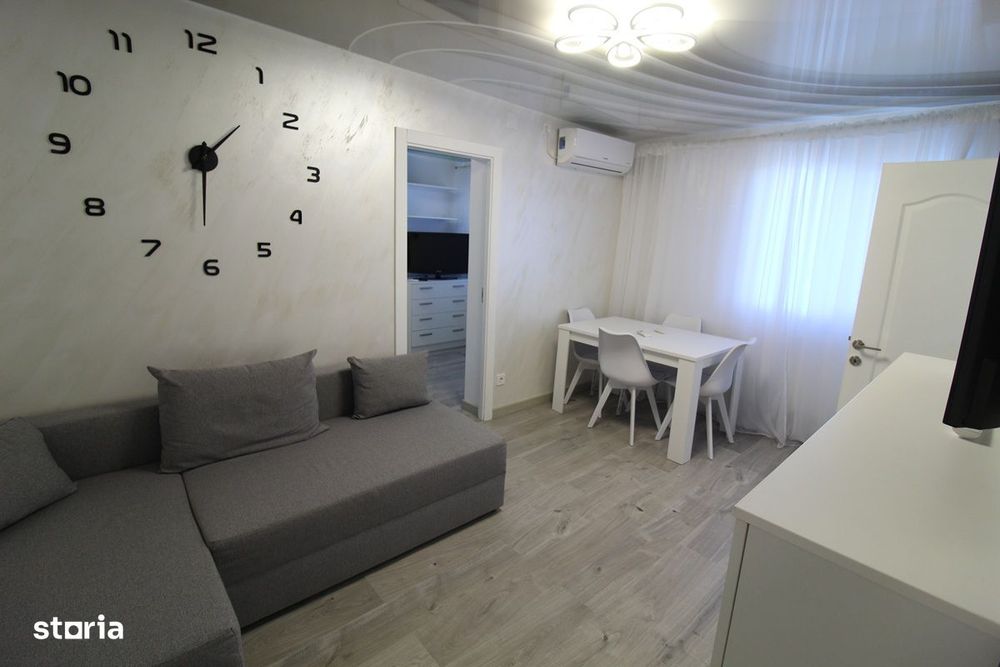 Vând apartament 3 camere în Hunedoara, zona Micro1-Teatru, etaj 4...