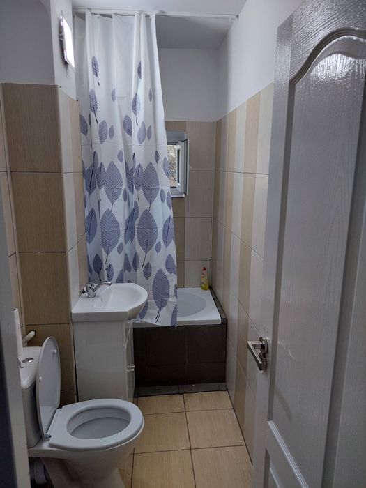 Închiriez garsoniera