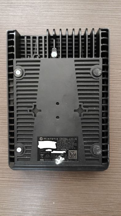 Vând switch 10G Mikrotik CRS304-4XG-IN