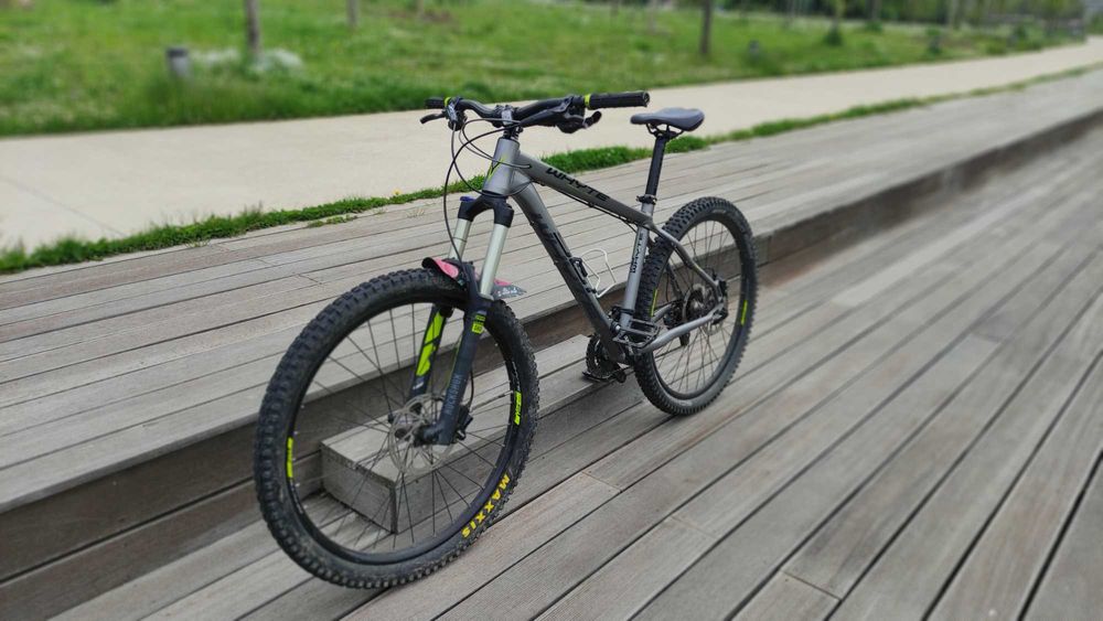 Bicicleta enduro/trail hardtail WHYTE 901 model din 2016 roti 27,5